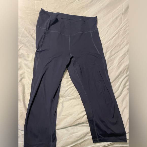 Navy cropped Girlfriend collective leggings - Picture 2 of 3